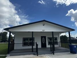 featured image of 1122 Oak Ave