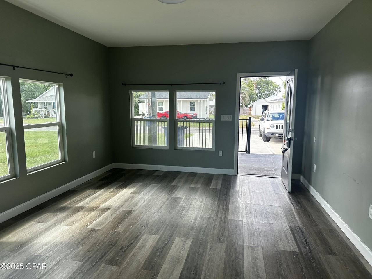 1122 Oak Ave - Photo 7 of 9