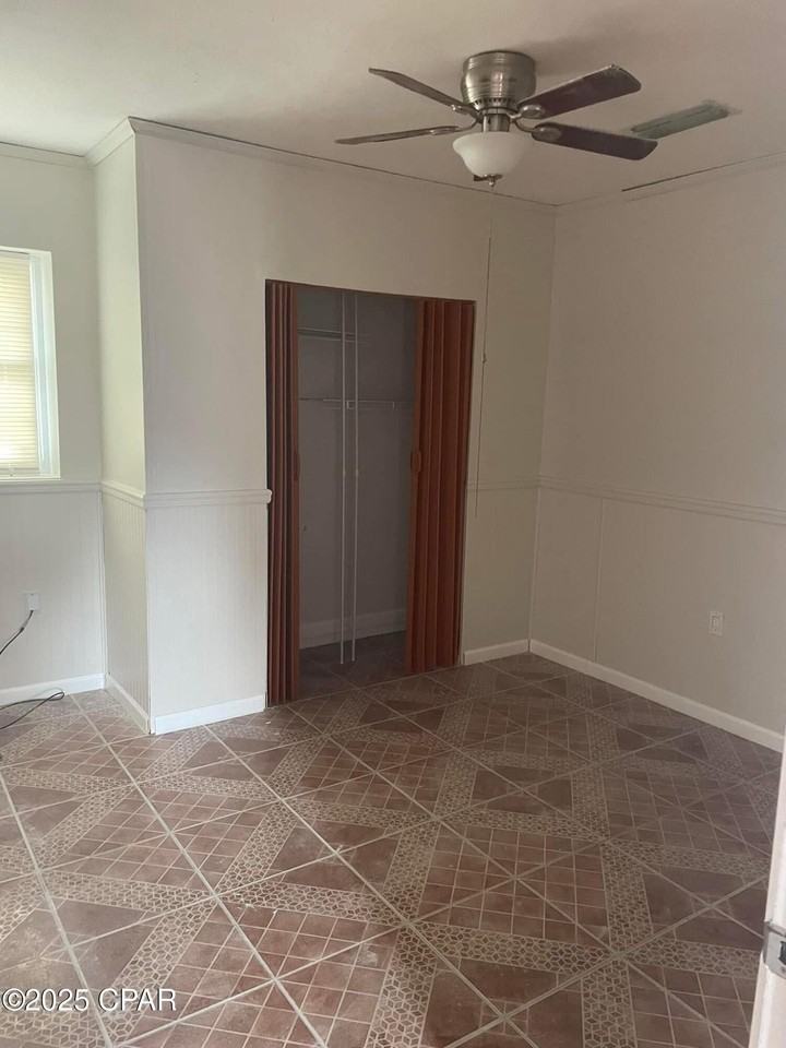 102 Herschel Court - Photo 2 of 12