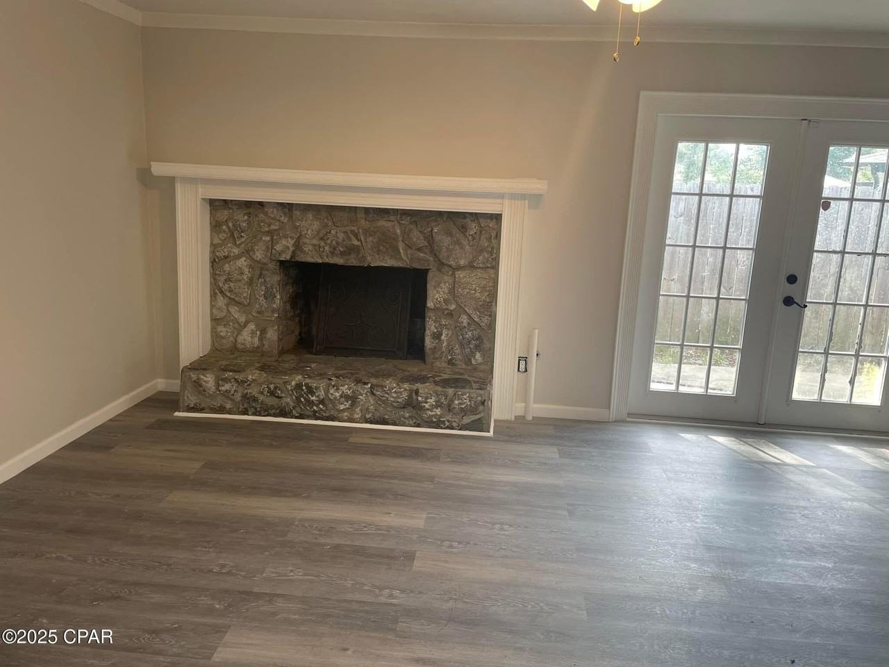 102 Herschel Court - Photo 3 of 12