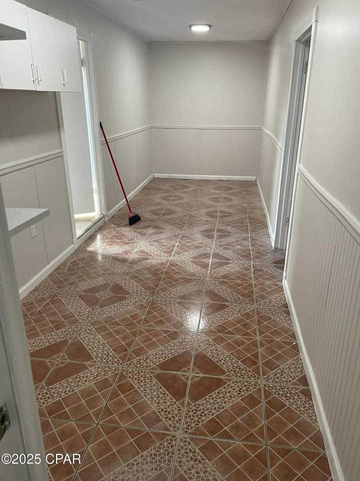 102 Herschel Court - Photo 5 of 12