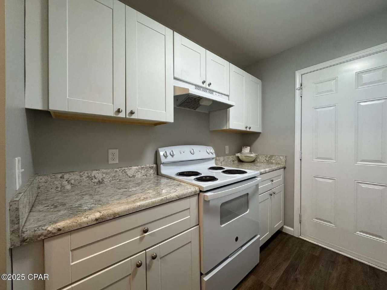 4006 E 11th St Apt D #D - Photo 3 of 12