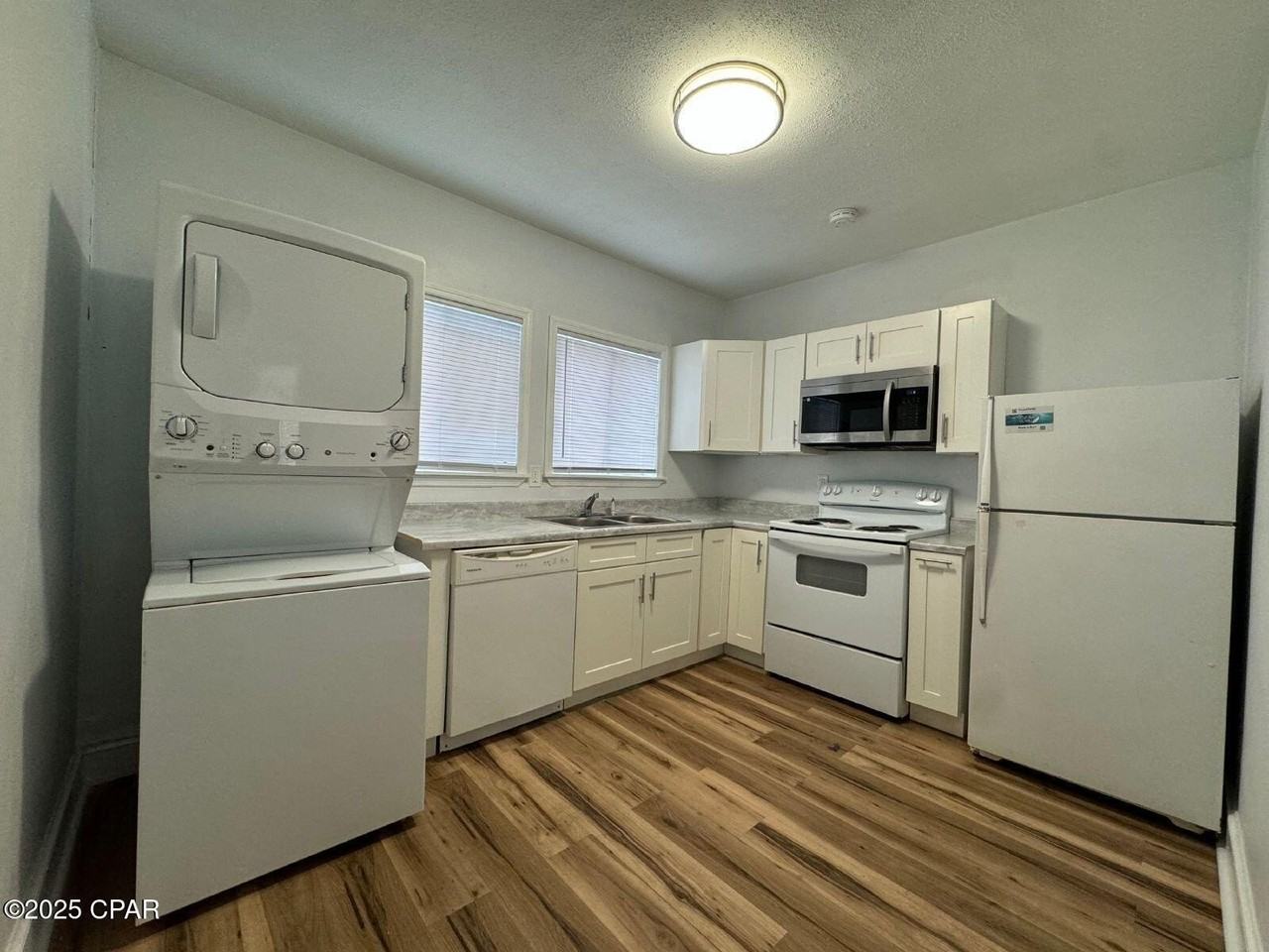 422 Magnolia Ave Apt 4 #4 - Photo 4 of 7