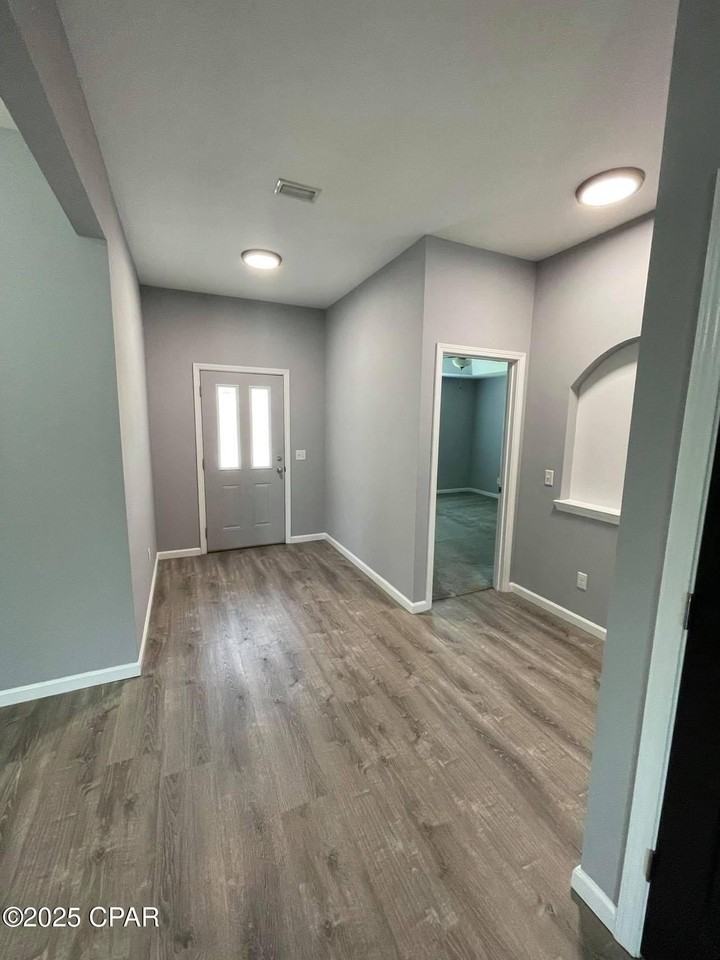 245 Woodlawn Ct - Photo 3 of 23