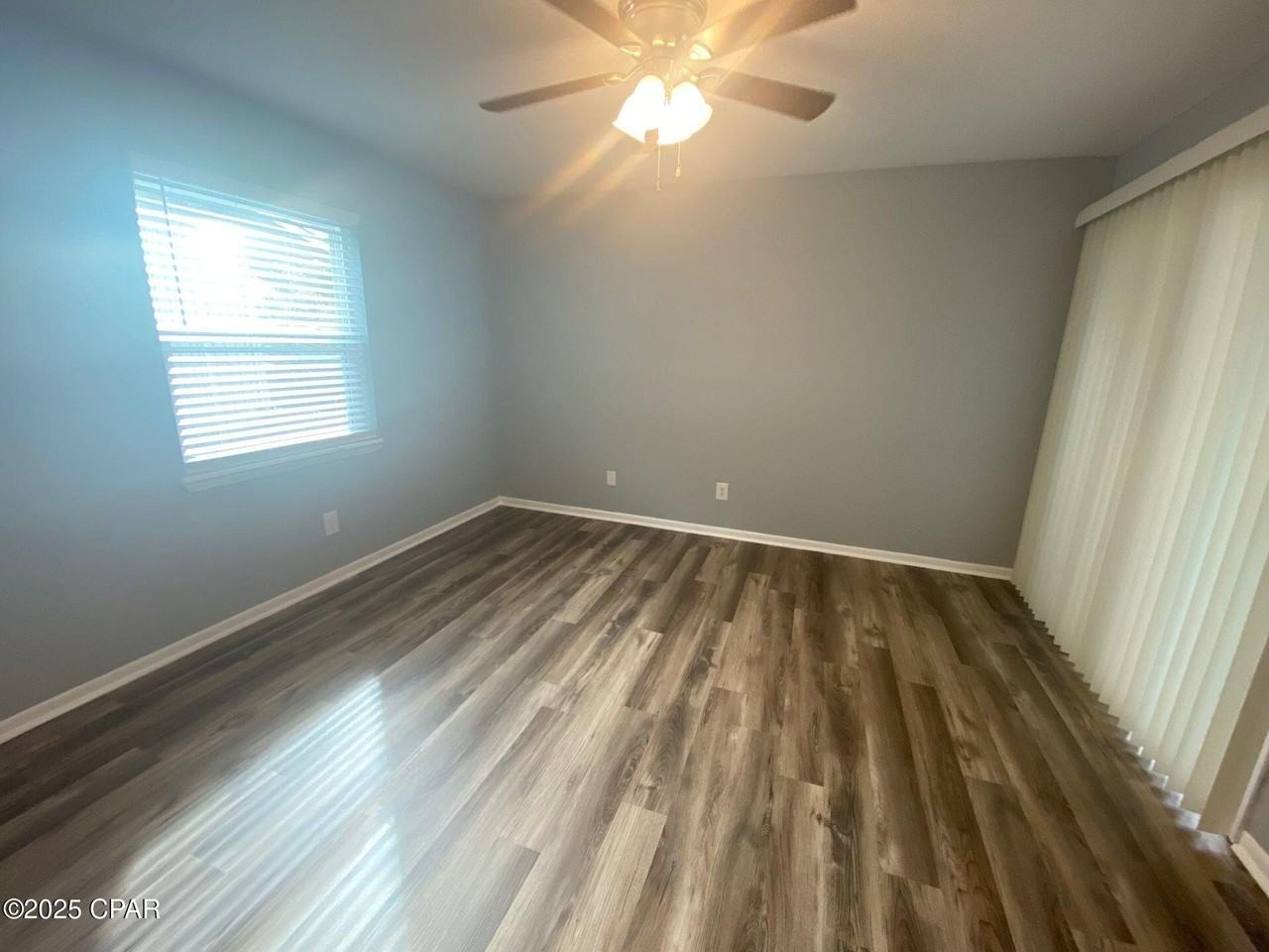 1021 11th Court - Photo 4 of 10