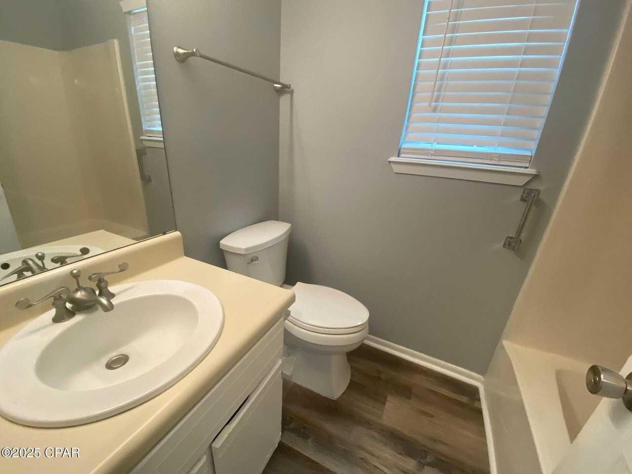 1021 11th Court - Photo 5 of 10