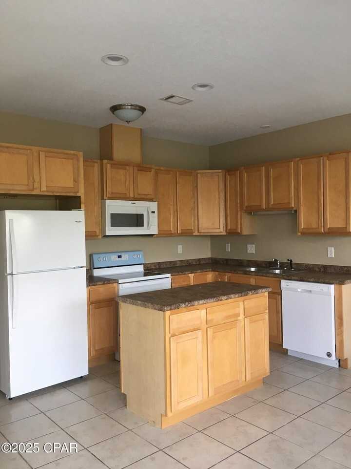 405 Judy Place - Photo 5 of 15