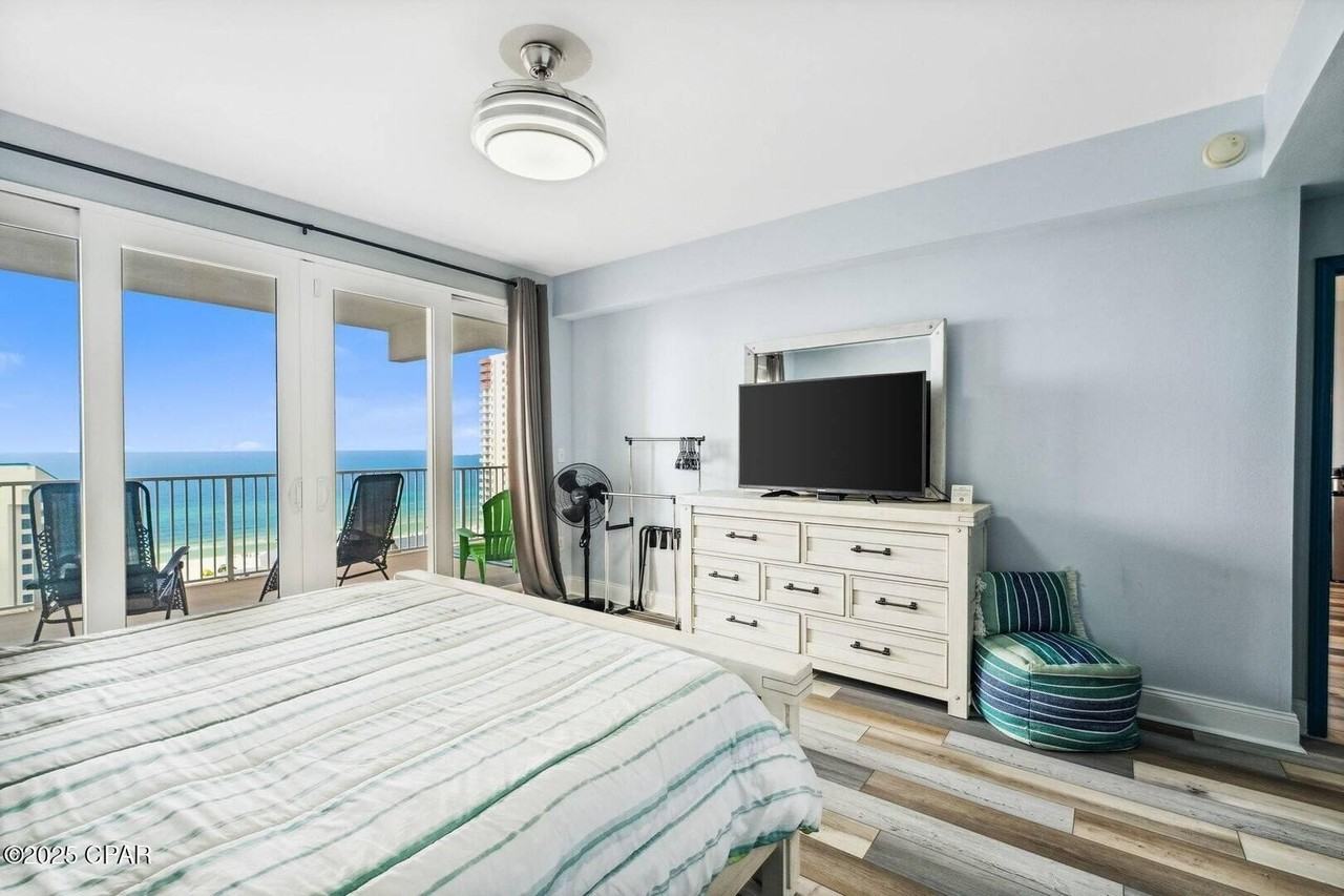 9860 S Thomas Dr Unit 1221 #1221 - Photo 4 of 39