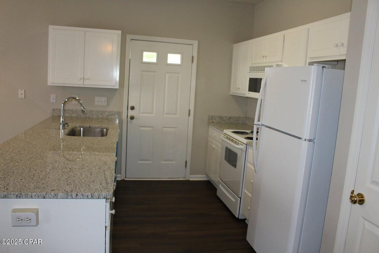 1407 East 14th Street - Photo 2 of 11