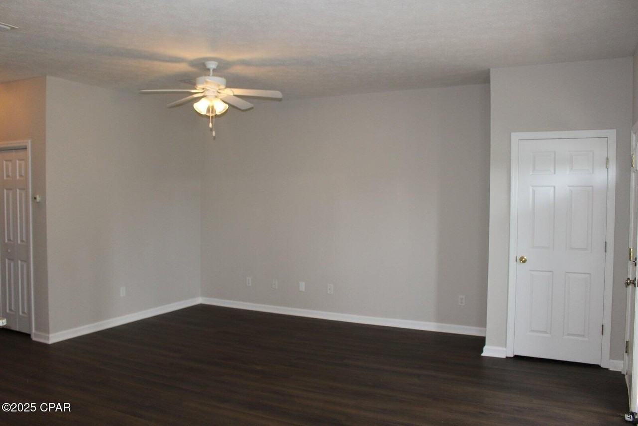 1407 East 14th Street - Photo 4 of 11