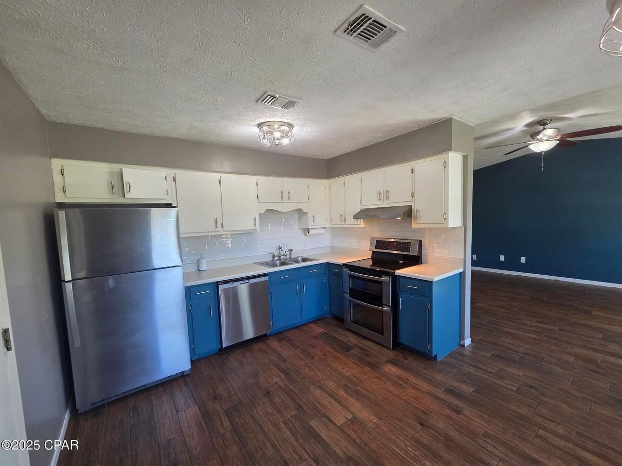 209 South Maryella Avenue - Photo 3 of 14