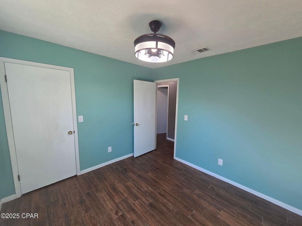 209 South Maryella Avenue - Photo 7 of 14