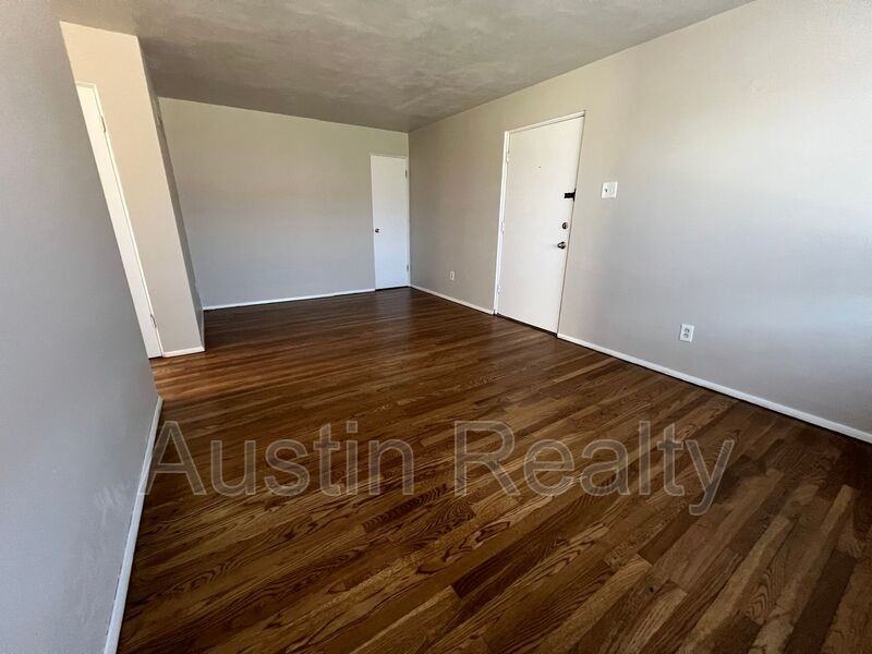 9111 Olive Blvd #1A - Photo 5 of 8