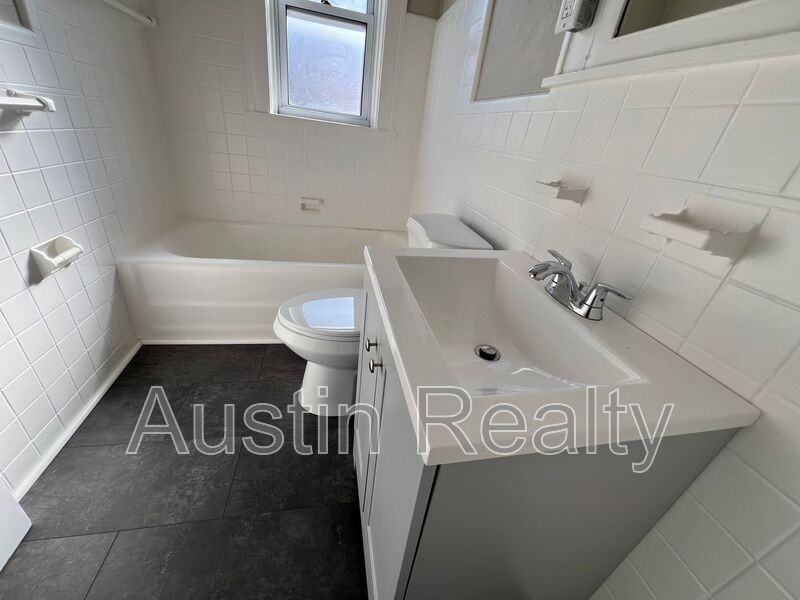 2175A S Big Bend Blvd - Photo 7 of 8