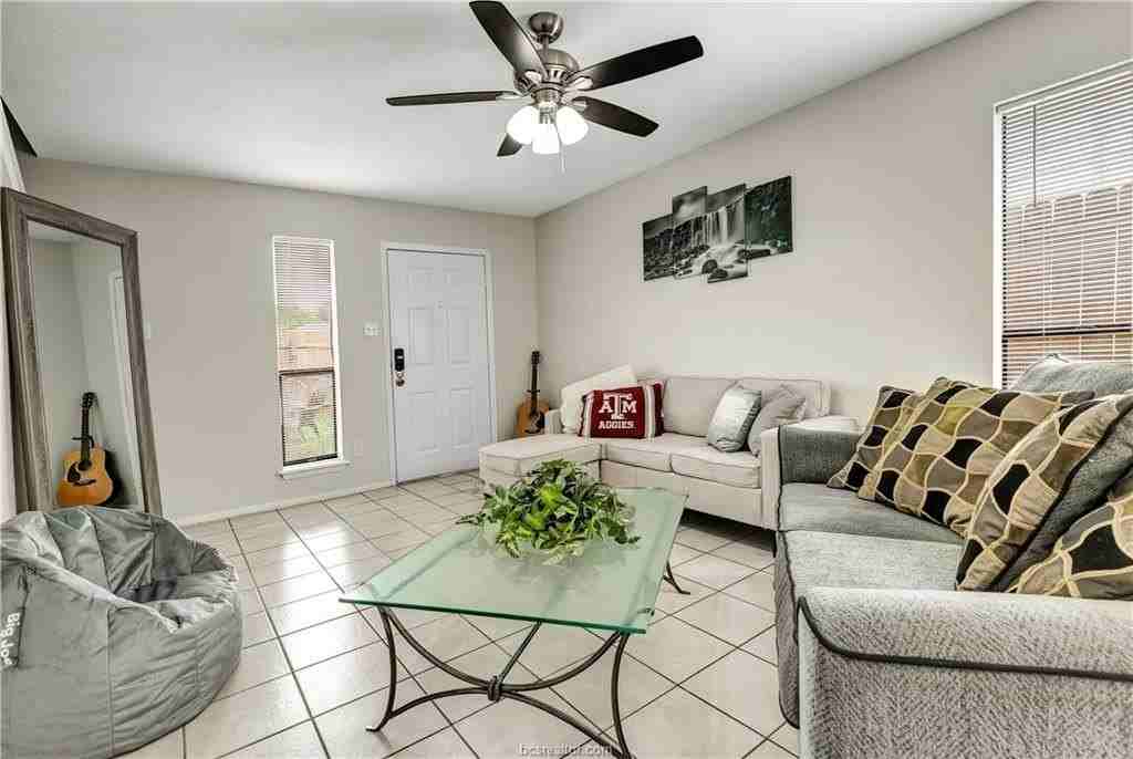 1516 Hawk Tree Dr #C - Photo 4 of 15