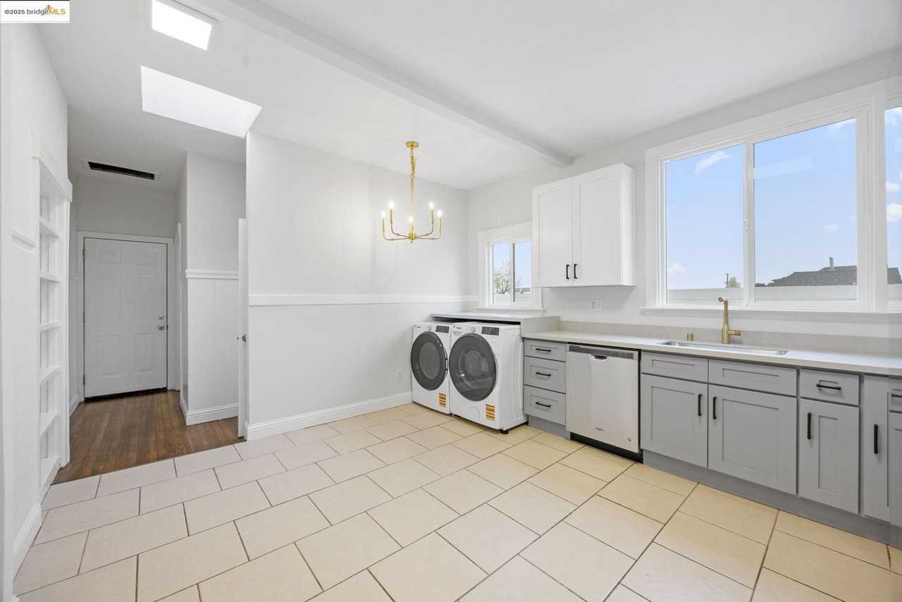 685 37th Street #687 - Photo 2 of 21