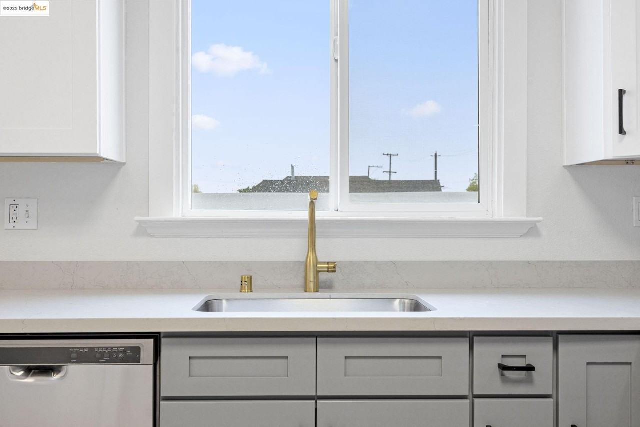 685 37th Street #687 - Photo 4 of 21