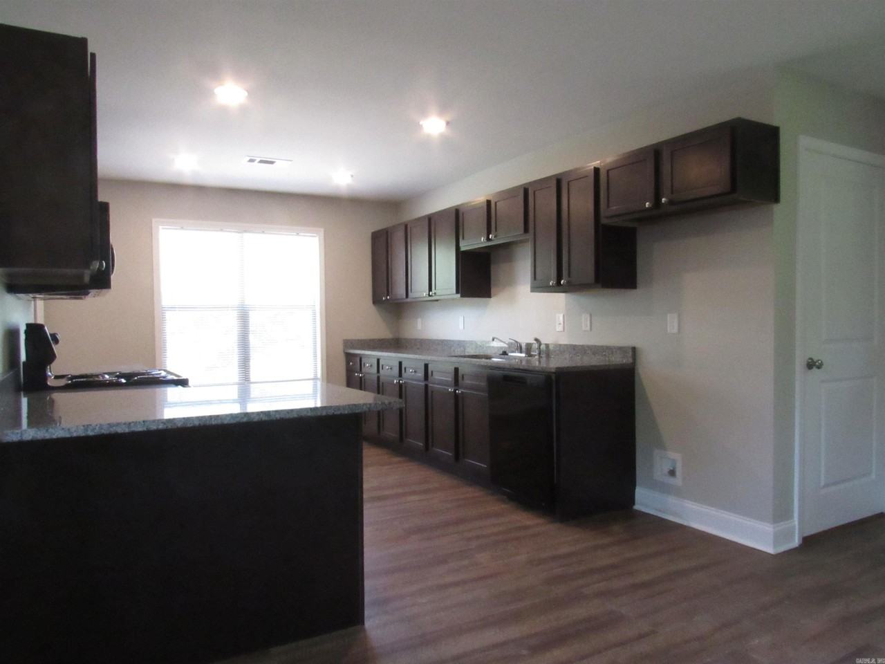 1515 Stamps St - Photo 3 of 17