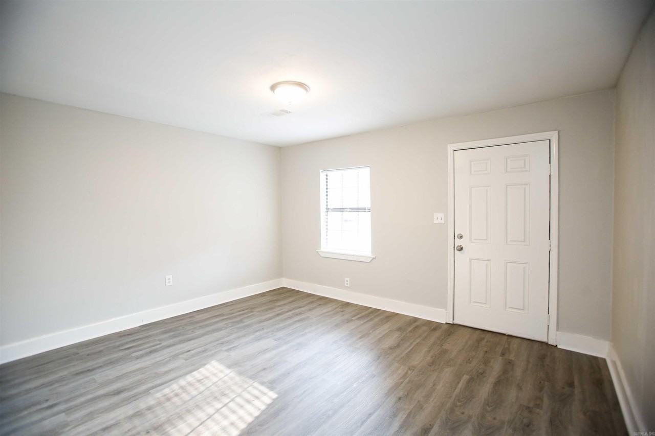 514 Pollock St - Photo 2 of 19