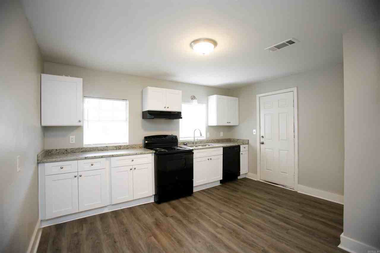 514 Pollock St - Photo 3 of 19