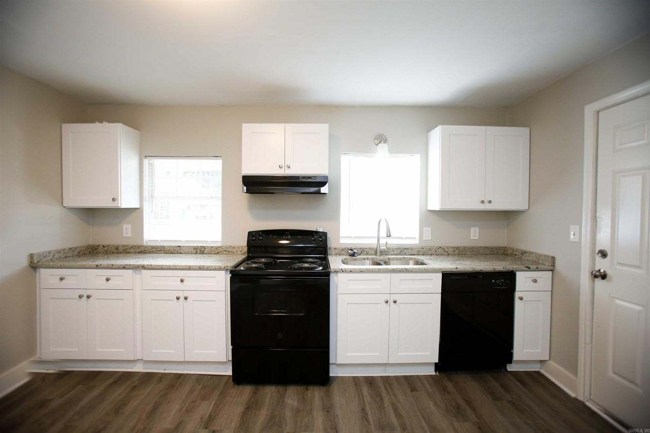 514 Pollock St - Photo 4 of 19