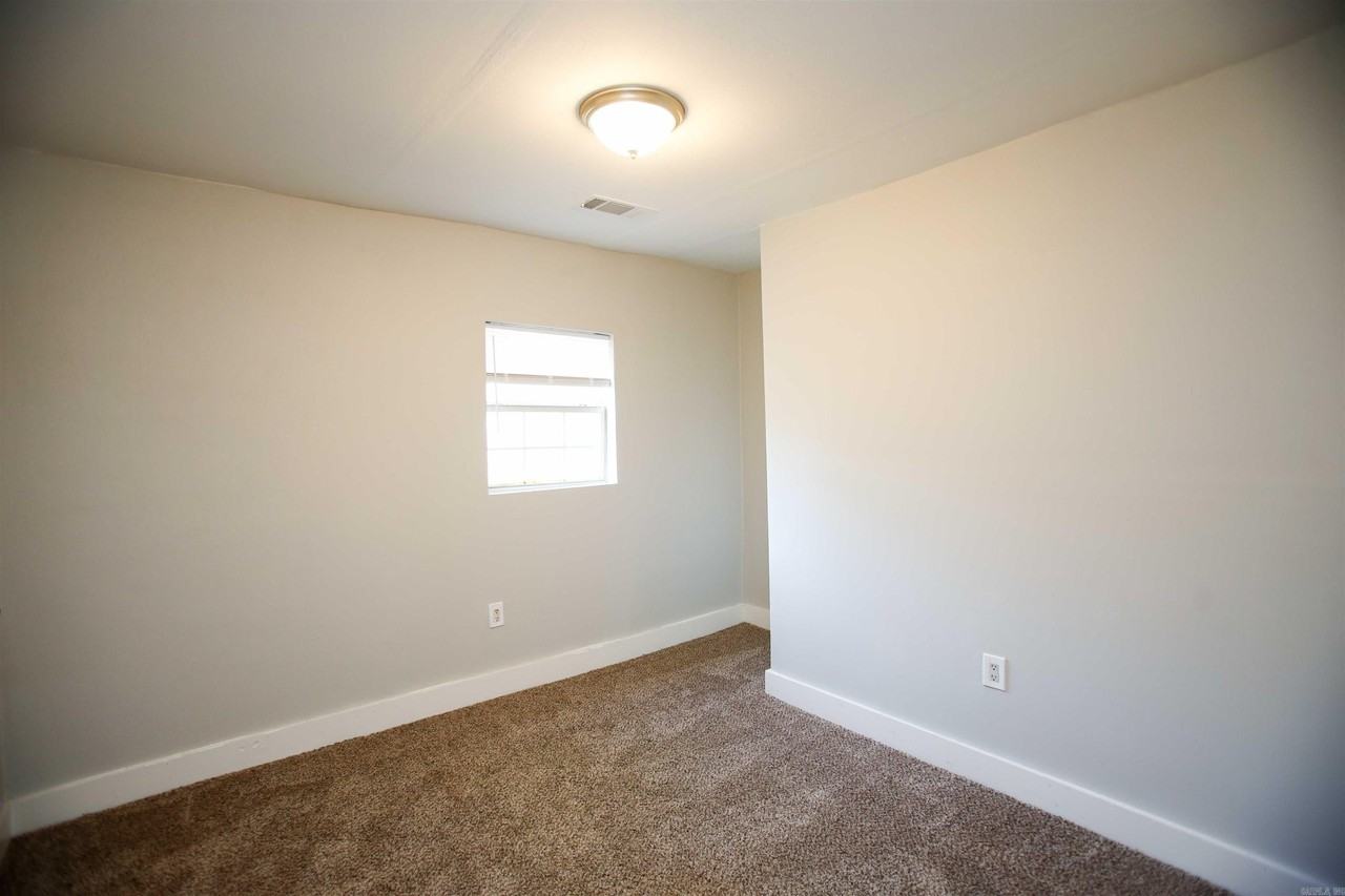 514 Pollock St - Photo 7 of 19