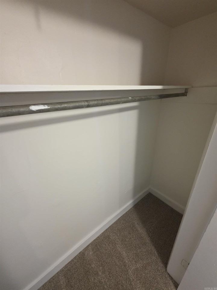 916 N Poplar St - Photo 6 of 8