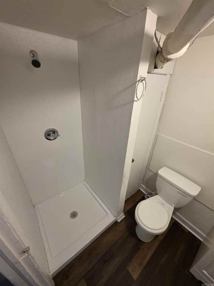 916 N Poplar St - Photo 7 of 8