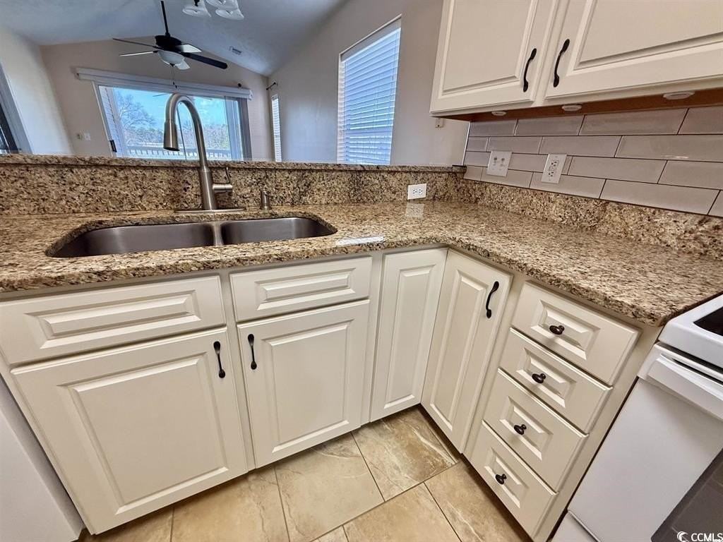 635 Waterway Village Blvd - Photo 4 of 37