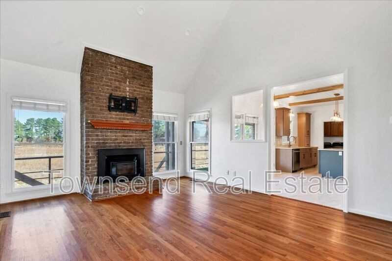 695 Cedar Pt - Photo 4 of 45