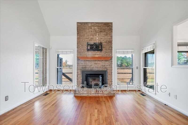 695 Cedar Pt - Photo 5 of 45