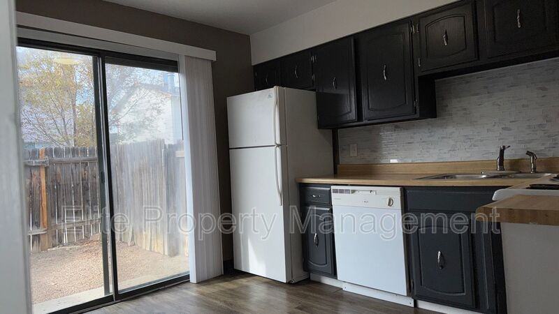 25 Royal Crest Dr #D - Photo 5 of 15