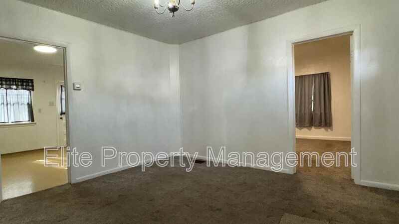 910 E Mesa Ave - Photo 2 of 12