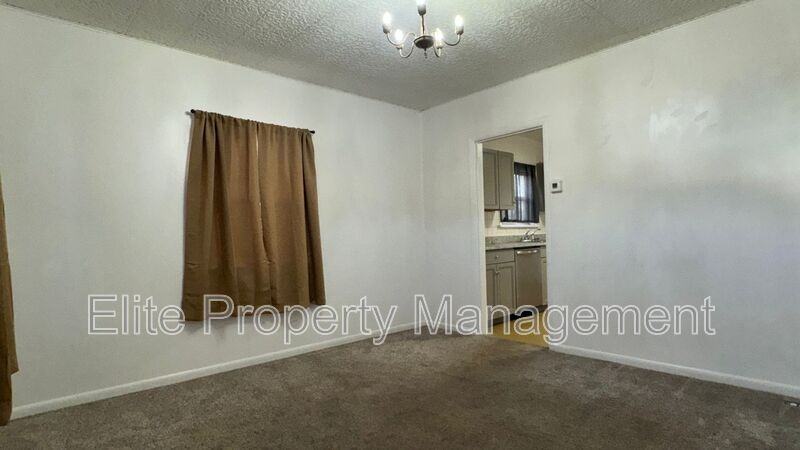 910 E Mesa Ave - Photo 3 of 12