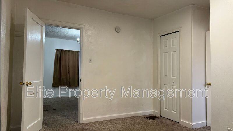 910 E Mesa Ave - Photo 6 of 12