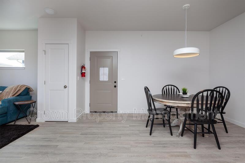 207 Sawyer Ln - Photo 3 of 23