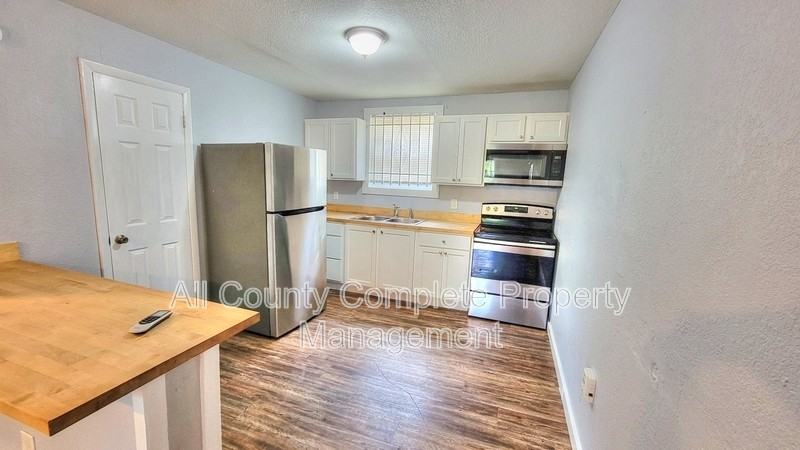 3018 Pearce St - Photo 3 of 22