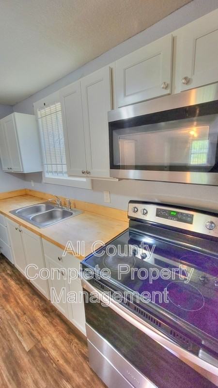 3018 Pearce St - Photo 6 of 22