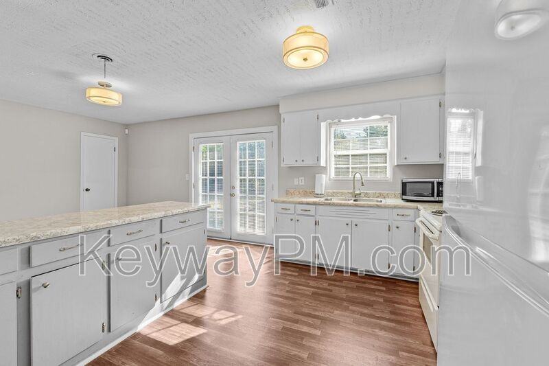 2021 Fernwood Cir - Photo 5 of 28