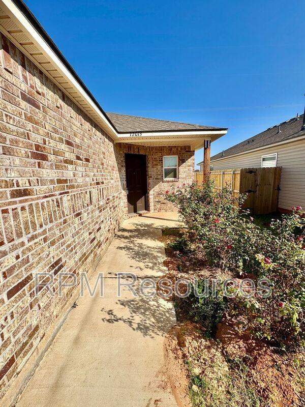 12013 Sw 31St - Photo 5 of 28