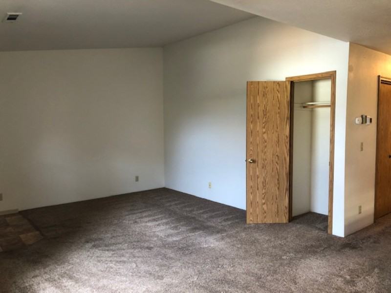 475 Scenic Drive - Photo 7 of 29