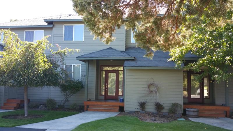 1085 Golden Pheasant Dr