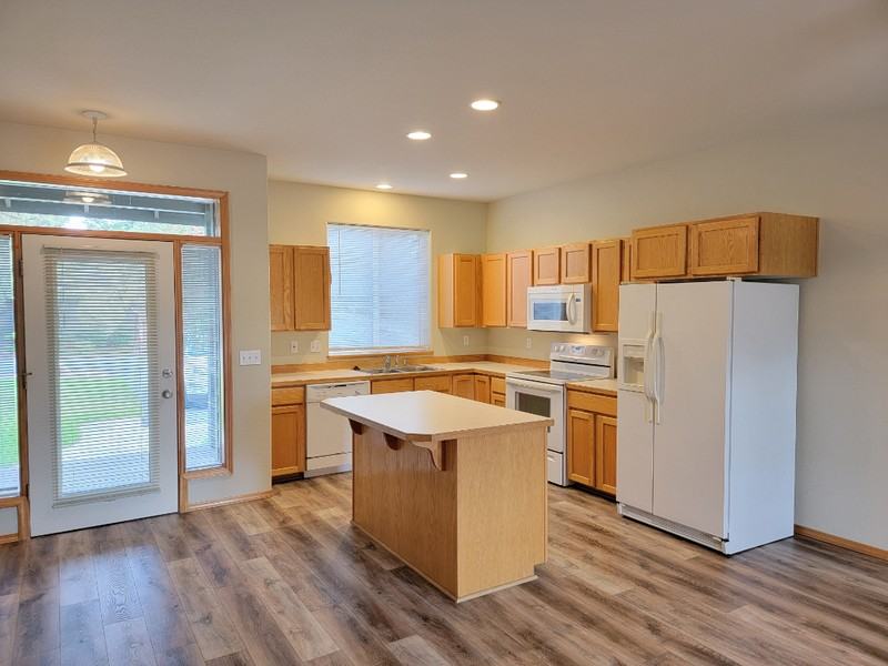 1085 Golden Pheasant Dr - Photo 2 of 23