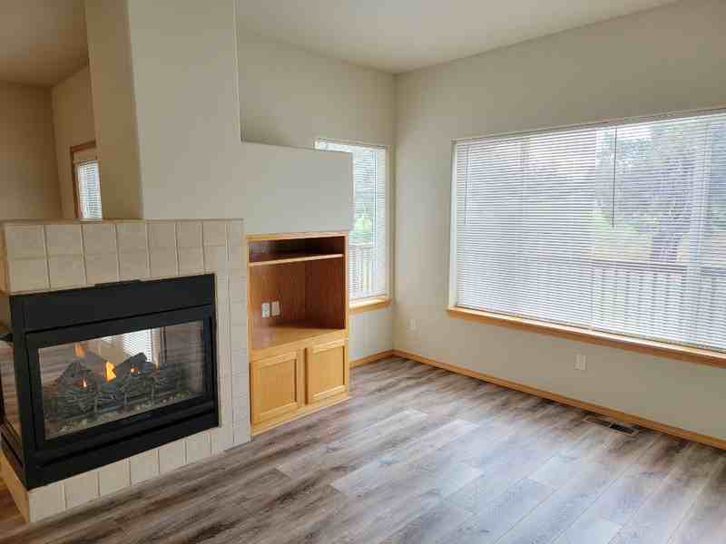 1085 Golden Pheasant Dr - Photo 6 of 23