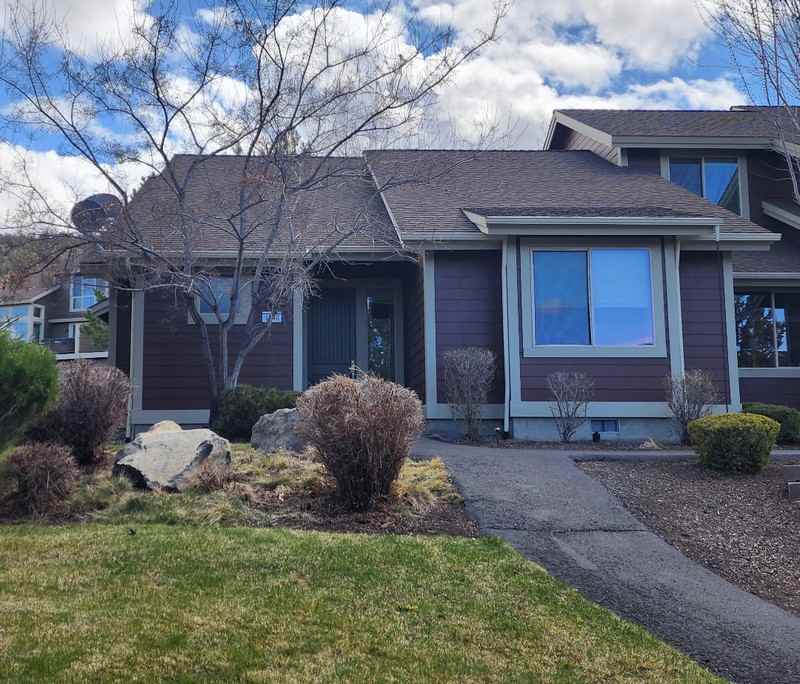 1445 Highland View Loop