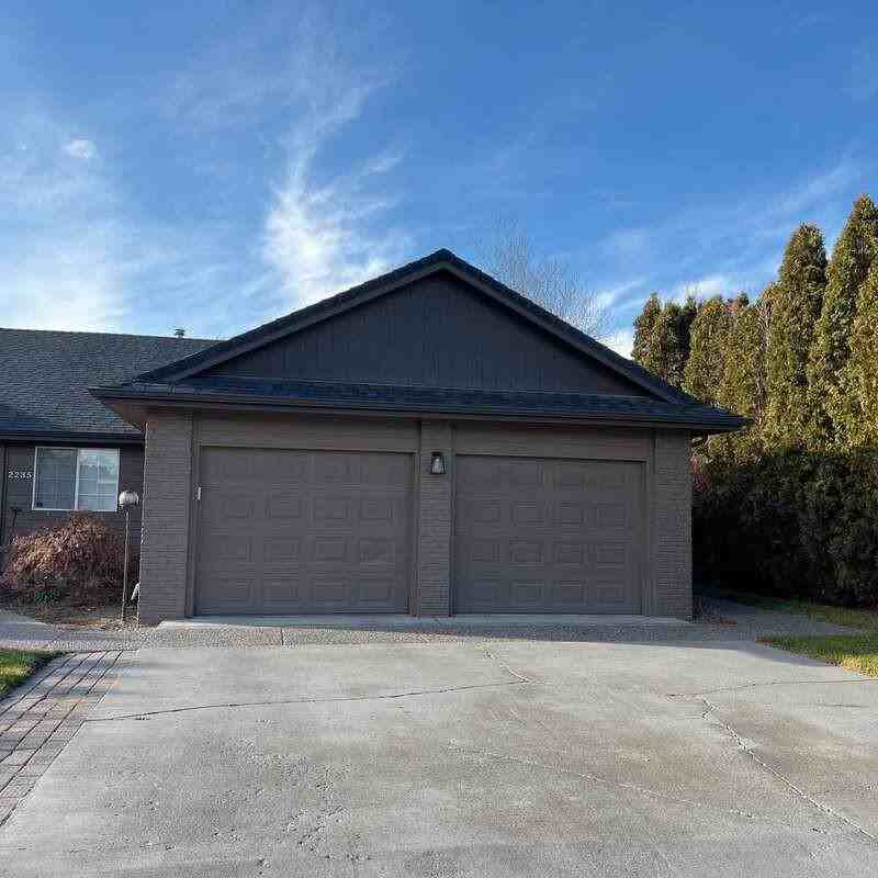 2235 Nw 15th St - Photo 2 of 33