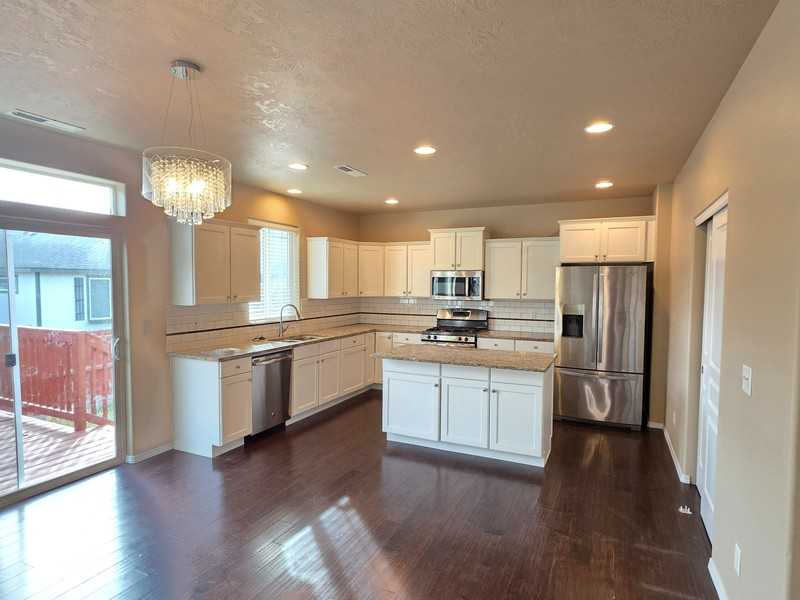 2350 Northwest Hazelwood Avenue - Photo 3 of 47