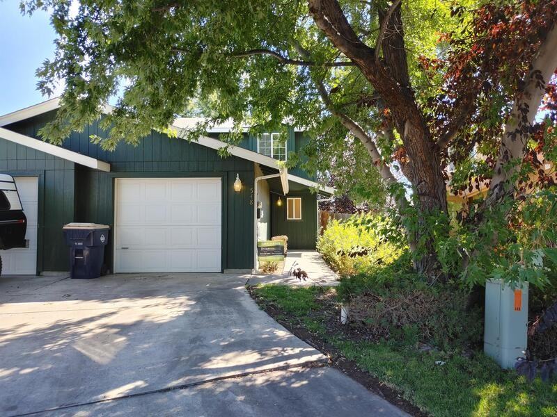 548 Northeast Negus Loop