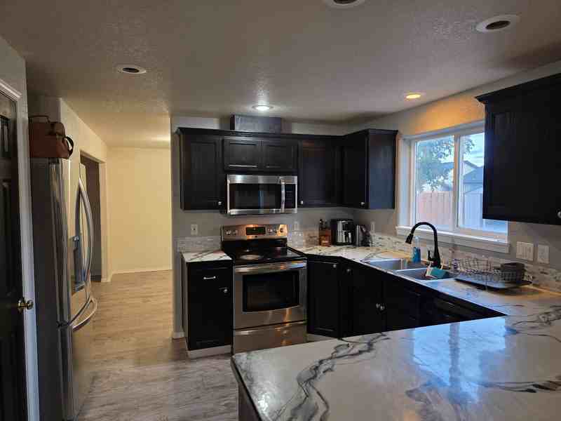 725 Ne Negus Pl - Photo 3 of 12