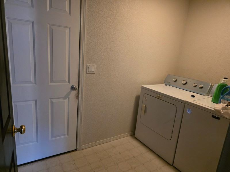 725 Ne Negus Pl - Photo 5 of 12